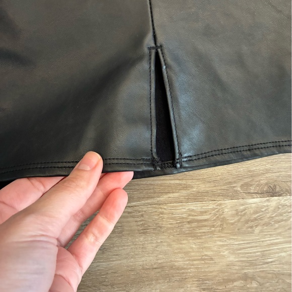 Old Navy Black Faux Leather Skirt - Picture 2 of 4